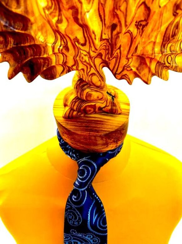 cravatta giannelli floreale su busto manichino colore giallo